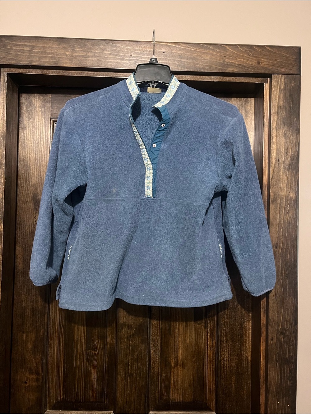 Vintage L.L. Bean Blue Women's Pullover Fleece with floral snowflake Trim